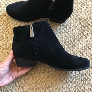 Blondo Waterproof shoes.